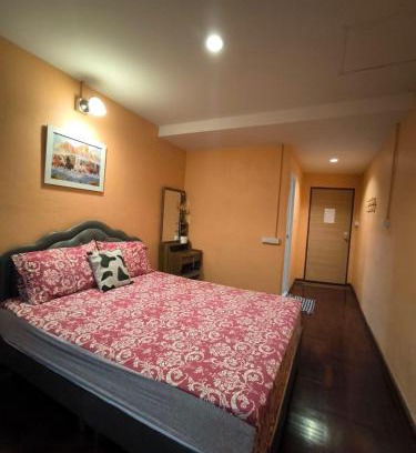 San Chao Pho Suea House | Santo house Bangkok