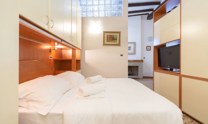 Historic Center Apartment | Santo Stefano Apartments Superior Apartment