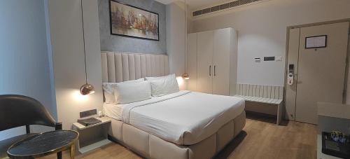 Auli Hotel | Sapna Clarks Inn Lucknow