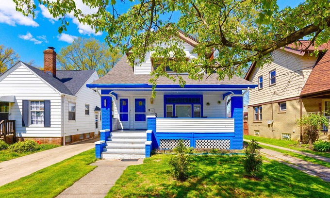 Cleveland House | Sapphire Haven: Spacious 2BR Lower Unit Retreat | Laundry, Parking & Safe Location 8 Min To Airport
