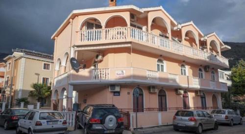 Babilonija House | SARA BUDVA