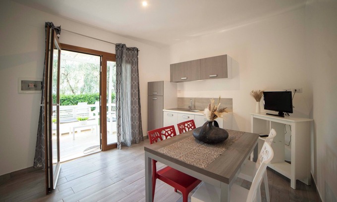 Mattinata House | "saracena" Holiday Home with Private Beach and Swimming Pool