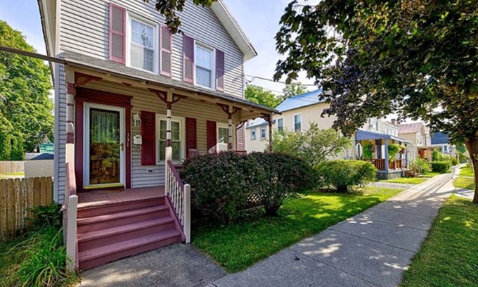 Saratoga Springs House | Saratoga Springs Arts District Home