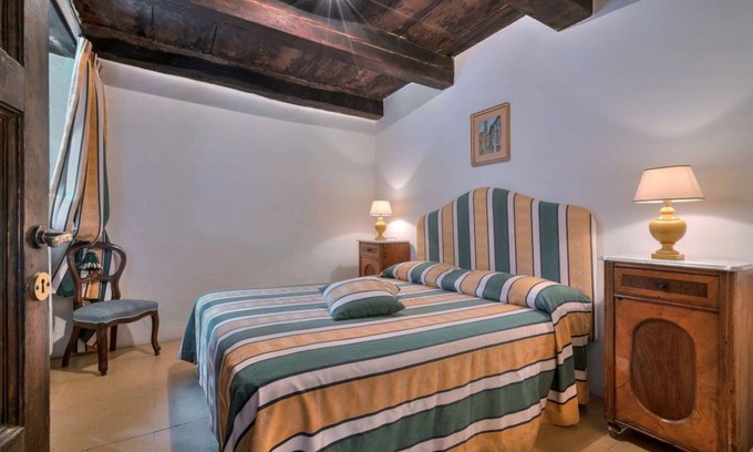Sarna Apartment | Sarna Castle, Portico