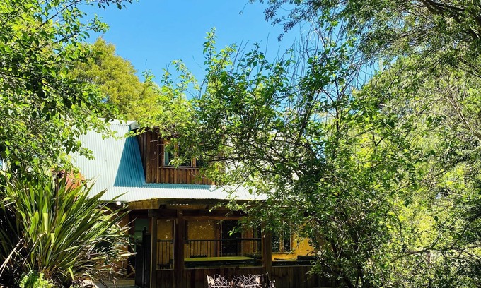 Daylesford House | Saturna Art Retreat