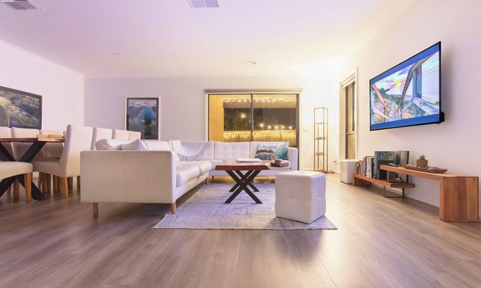 St Leonards House | Sauna + King Beds Tranquillity Base Fun Family Home