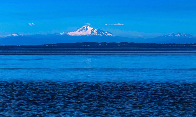 Tsawwassen House | Sauna, Steam, Beach, Indoor & Outdoor Fireplace, Golf, Squash& Shop