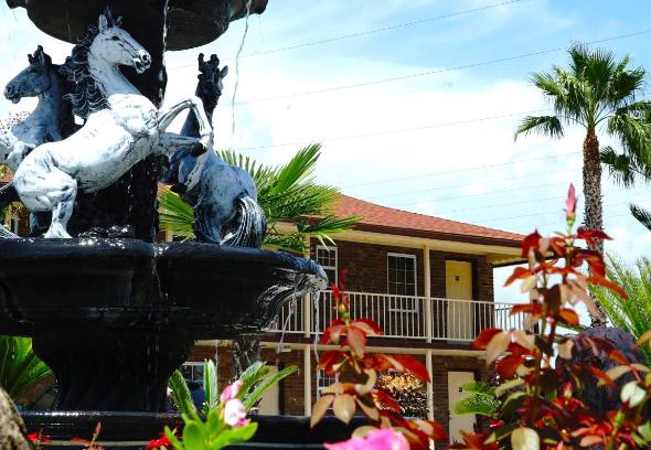 Garden City Hotel | Savannah Inn and Suites Savannah Port Area