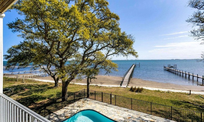 Gulf Breeze House | Save 10% on 3+ Nights, Book by Oct 31!