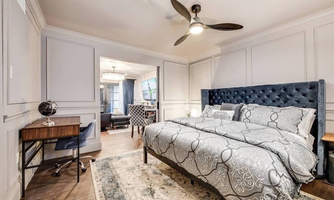 Peak's Suburban Addition Condo | Savor your stay in this elegant Dallas retreat, blending modern comforts with historic charm. Enjoy high-speed Wi-Fi, a smart TV, luxurious king bed, marble finishes, and an award-winning courtyard oasis.
