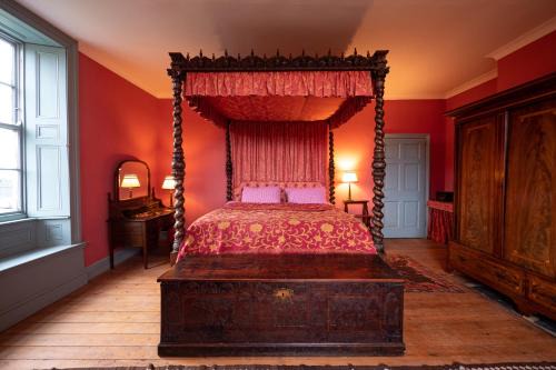 Scunthorpe Bed & Breakfast | Sawcliffe Manor Country House with Spa, Free Parking, Catering, Self Checkin, Farmstay