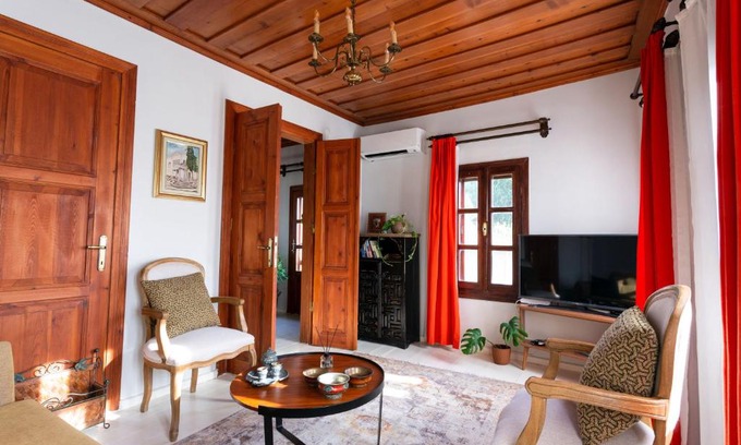 Ayvalik City Center Villa | Sayılgan Guest House Ayvalık Greek House in the Center