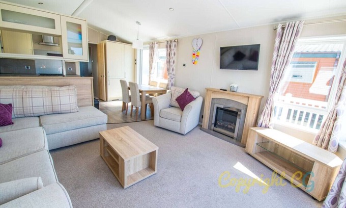 Camber RV Rental | SBL54 - Camber Sands Holiday Park - Mini Lodge - Sleeps 8 - 3 Bedrooms