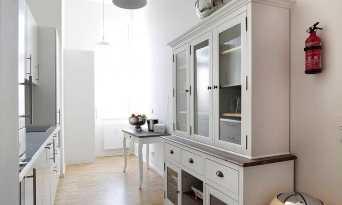 Charlottenburg Apartment | SC 06 by ROCKCHAIR Apartments l SUPERHOST Status l 4 Bedrooms Boxspringbeds 2 Bathrooms Balcony Elevator - Cozy Family & Business Flair welcomes you!