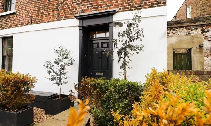 Margate Old Town Cottage | Scandi Cottage in the Old Town w/Private Parking, Garden & Log Burner