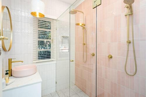 Scarborough Apartment | Scarborough Waterfront 2-bedroom Cottage