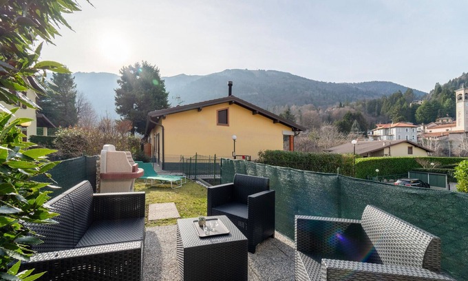 Magreglio Apartment | Scarlet Apartment with Garden by Wonderful Italy