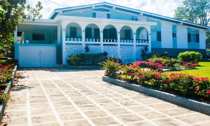 Runaway Bay House | Scarlett Hall Hideaway 4Br/3Ba,Runaway Bay, St Ann, JA, Property w/WiFi andAC