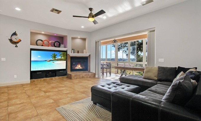 Plymouth House | Scenic 3-bedroom house in lovely Apopka with AC, WiFi and beautiful natural view