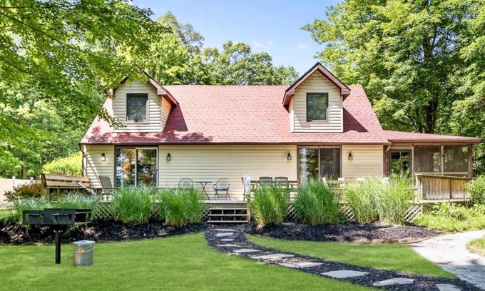 Kendall House | Scenic and Stunning Lakefront Home with Large Yard