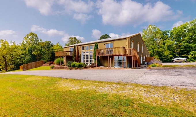 Bloomington House | Scenic View Lodge - Entire Property