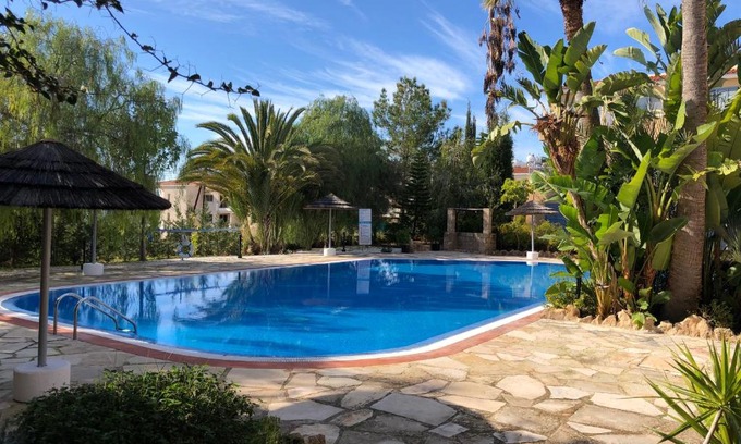 Peyia Town Apartment | Schönes 3 Zimmer Apartment, Meerblick, Pool, freies WLan