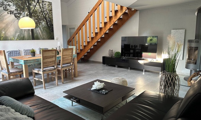 Lichtenberg House | Schönes Ferienhaus 400m vom See, Sauna, Kamin, Klima, Garten bei Bad Steben