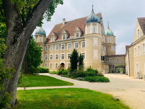 Gutenzell Apartment | Schloss Hürbel Storchennest-Appartement - Luxury Apartment THE Stork Nest