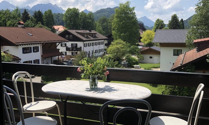 Schwangau Apartment | Schlossblick - Cozy attic apartment near bavarian dream castle Neuschwanstein
