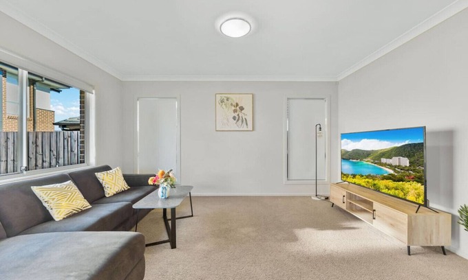 Schofields House | Schofields 4Bedroom House -Parking & Cooking