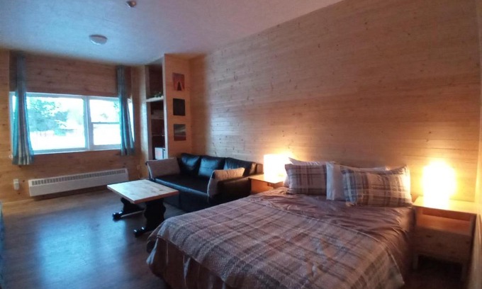 Killaloe House | Schoolhouse Inn