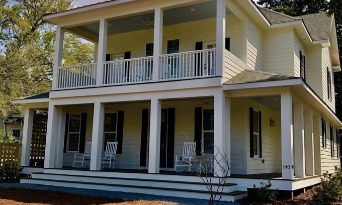 Old Town Cottage | Scituate House Walk to the US Open - Old Town Charm 6BR - 6.5 Baths - Sleeps 12+