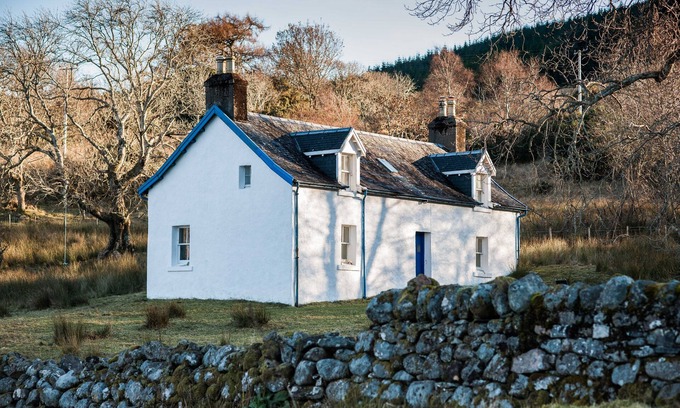 Salen Cottage | Scottish Highland Holiday Cottage in idyllic loch-side setting