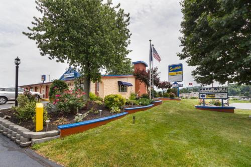 Camp Hill Hotel | Scottish Inns Harrisburg-Hershey South
