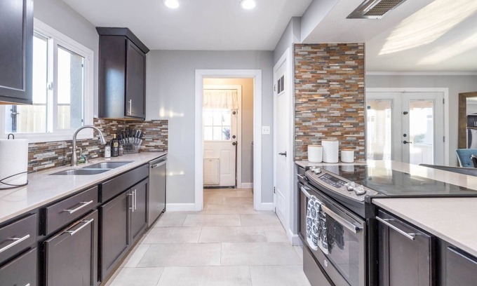Parkcrest House | Scottsdale Granite Reef 4 Bedroom Home by RedAwning