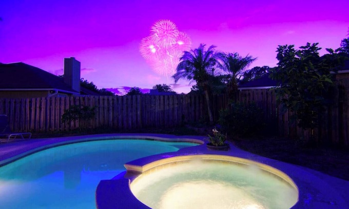 Southside House | ~Screaming Eagle Sleeps 11 Heated Pool & Spa~