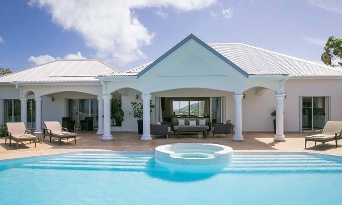 Mont Jean Villa | Sea Bird 19- Beautifully furnished & spacious, dramatic ocean & landscape views
