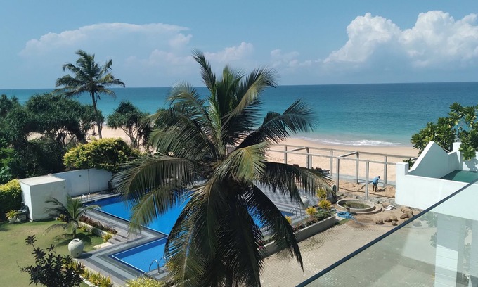 Hikkaduwa Bed & Breakfast | Sea Breeze Hotel Ambalangoda