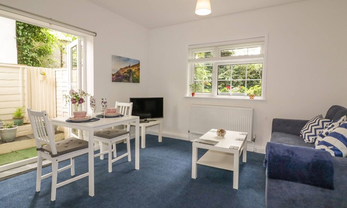 Crantock Cottage | SEA BREEZES, romantic, character holiday cottage in Crantock