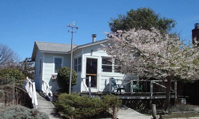 Ocean Beach House | Sea Capt's Cottage, Steps to ocean