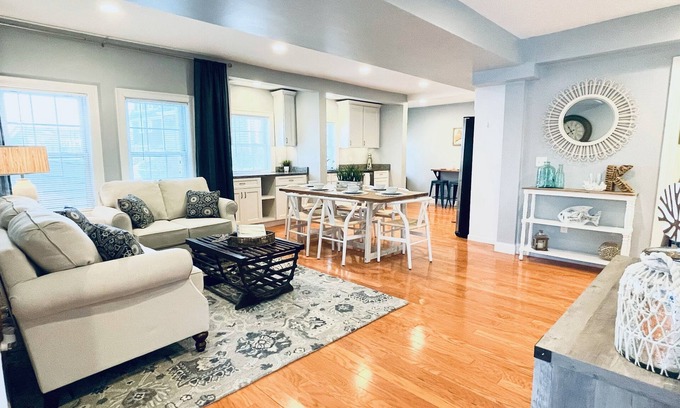 Kittery House | Sea-Esta House - Walk to DWTN Portsmouth, Shipyard; Drive to UNH, Beaches, Pease