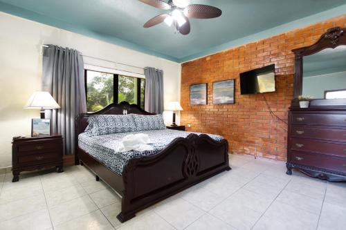 Isla de Utila Hotel | Sea Eye Hotel - Tropical Building