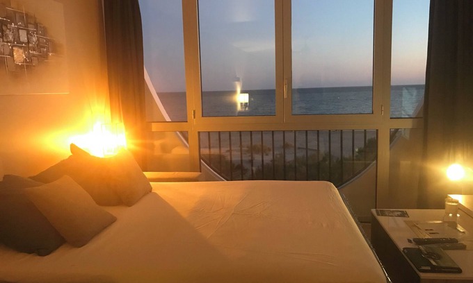 Le Couchant Apartment | Sea-facing apartment