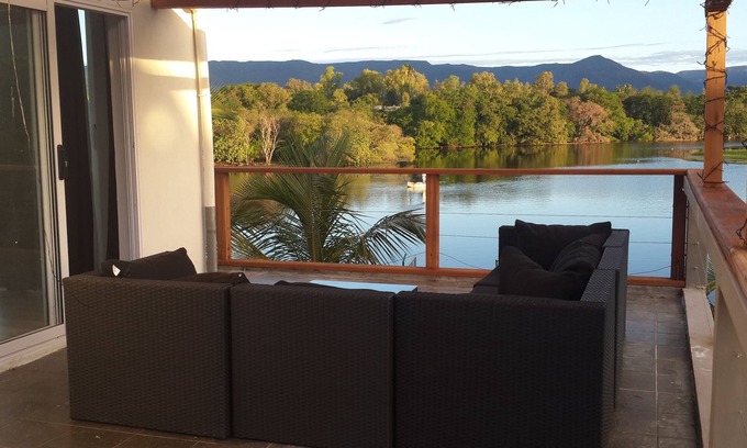 Tamarin House | Sea front beach house With Rental car included
