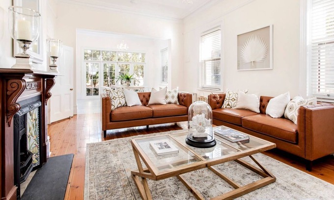 Semaphore House | SEA FRONT GRANDEUR - Beachfront, very close to shops &restaurants.