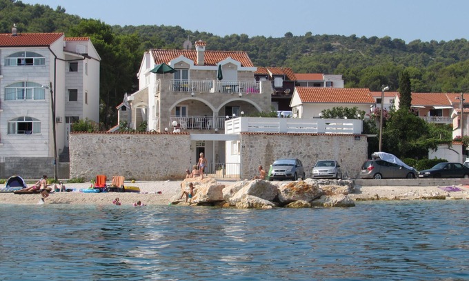 Slatine Apartment | Sea front stone house