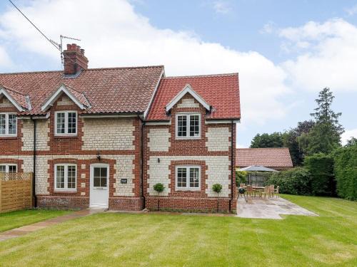 Thornham House | Sea Holly Cottage-Uk11931
