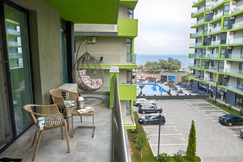 Mamaia-Sat Apartment | Sea la Vie 2BR Apt Spa n Pool Beach resort