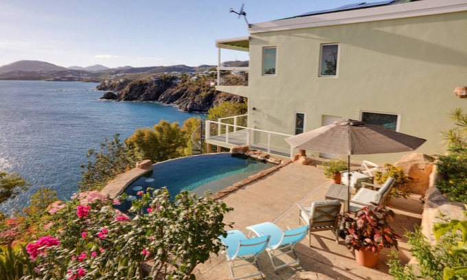 Nazareth Villa | 'Sea La Vie' - Waterfront St Thomas Escape w/Pool