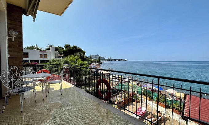 Casteldaccia Apartment | Sea PearlApartment by the sea 🌊